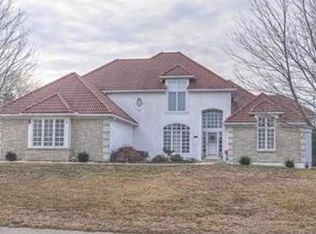 1020 SW Summit Falls Dr, Lees Summit, MO 64081