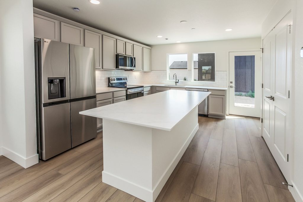 360 N Delozier