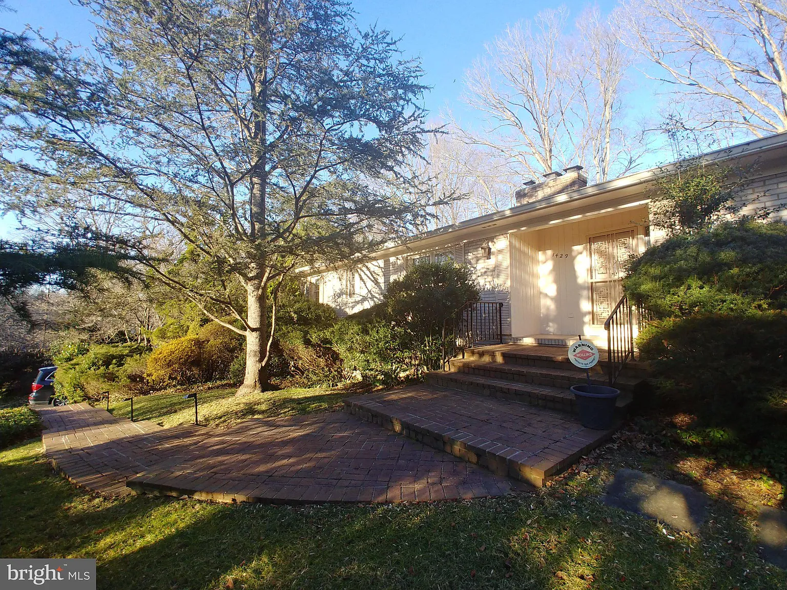 5 bed, 3.0 bath, 2055 sqft, $4,500 — Photo 2
