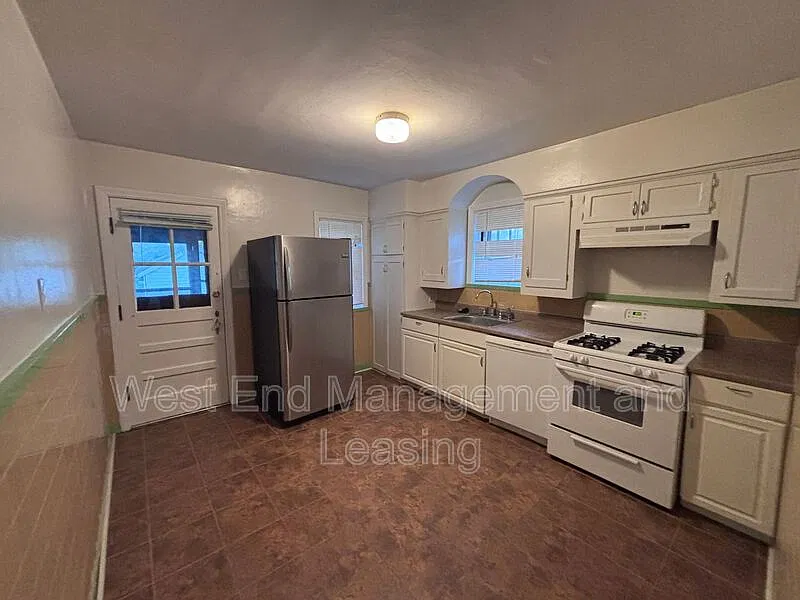 2 bed, 1.0 bath, $1,895 — Photo 3