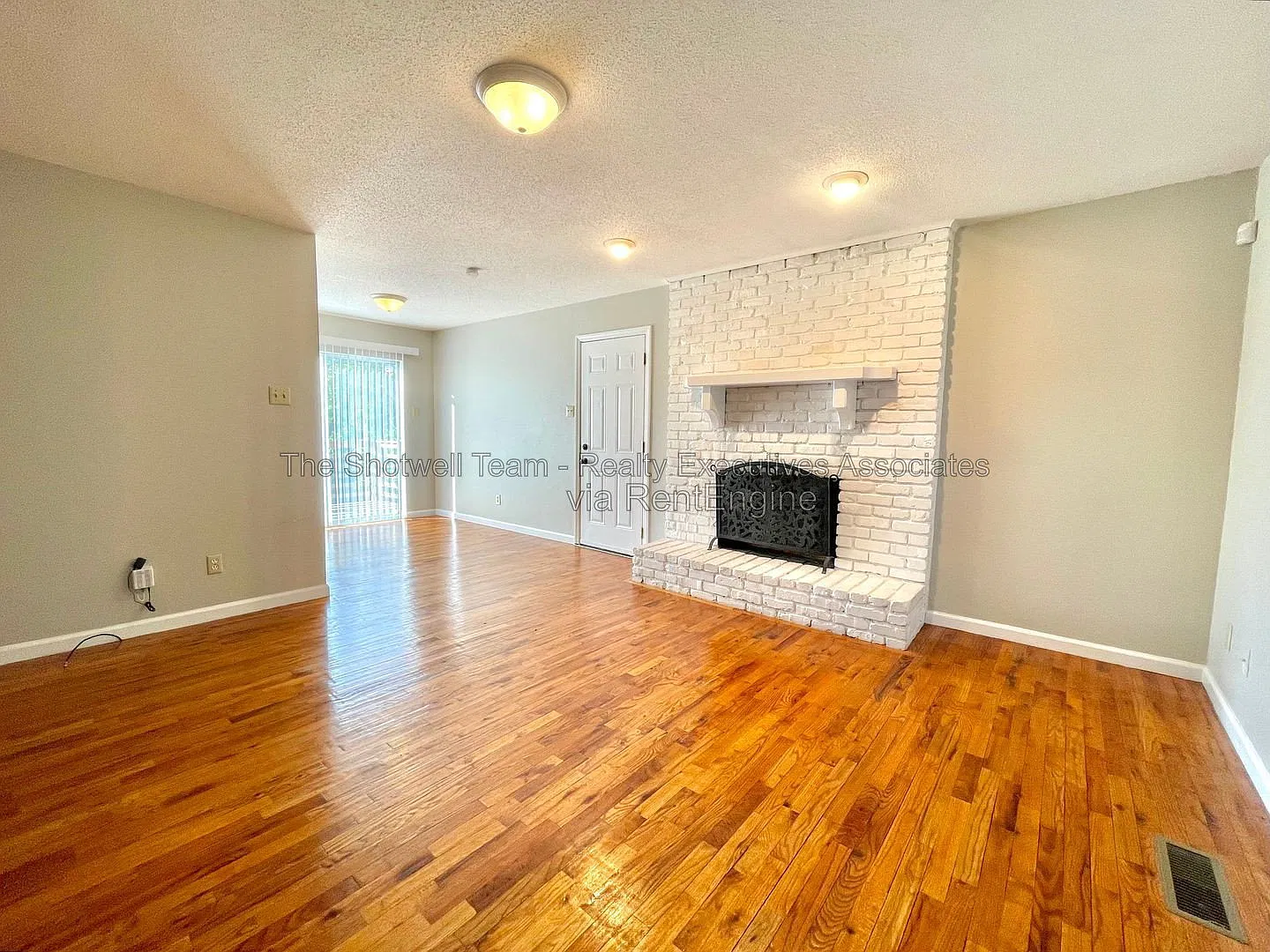3 bed, 2.5 bath, 1536 sqft, $2,325 — Photo 2