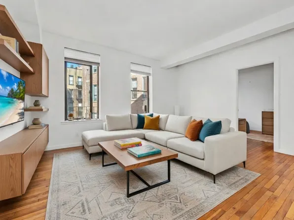 690 Greenwich St, New York, NY