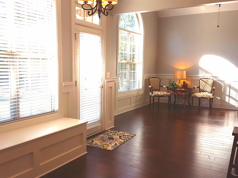 Familyroom open to kitchen