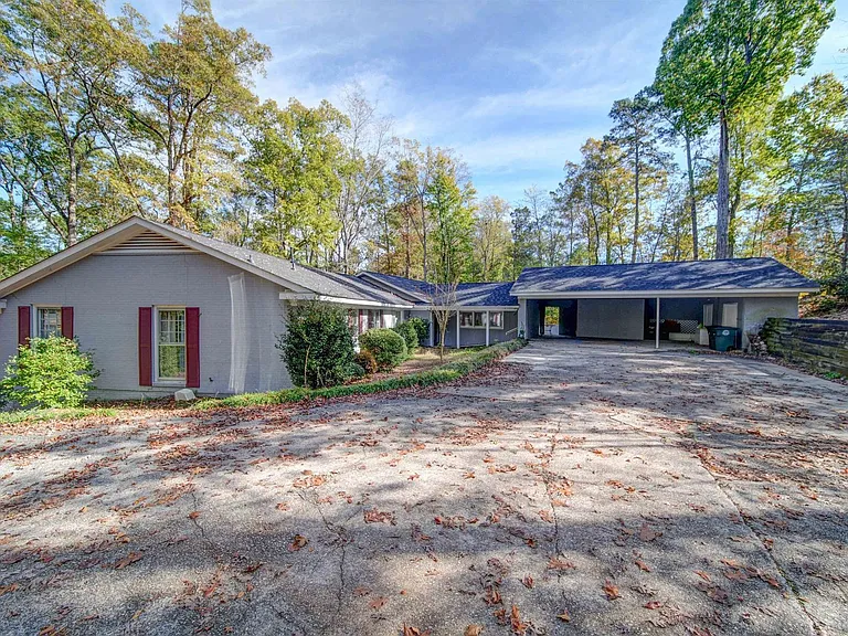 910 Basilwild Dr — Photo 1