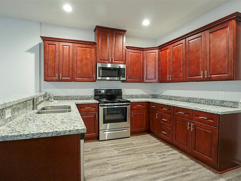 2702 Appian Way — Photo 8