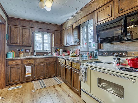 4th image of 1826 Kenwood Rd