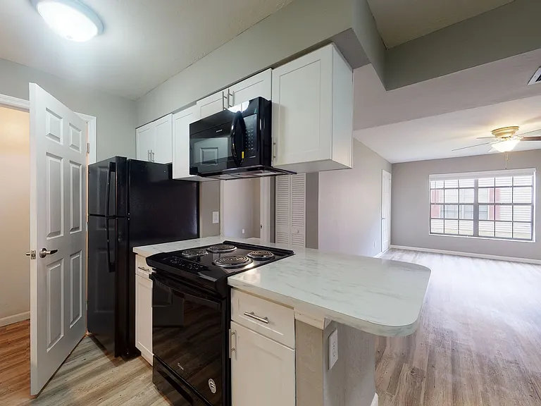 Pinnacle Estates Apartments — Photo 26
