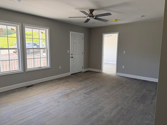 2nd image of 76 Whispering Oaks Ln