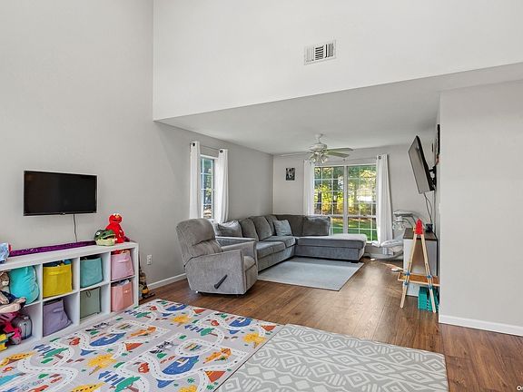 5th image of 11 Balmoral Ct