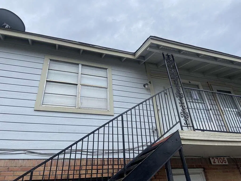 1 bed, 1.0 bath, 550 sqft, $1,299 — Photo 2