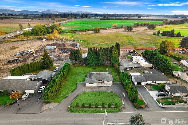 2nd image of 151 Bay Lyn Drive