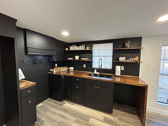 4th image of 201 Weaver Dr