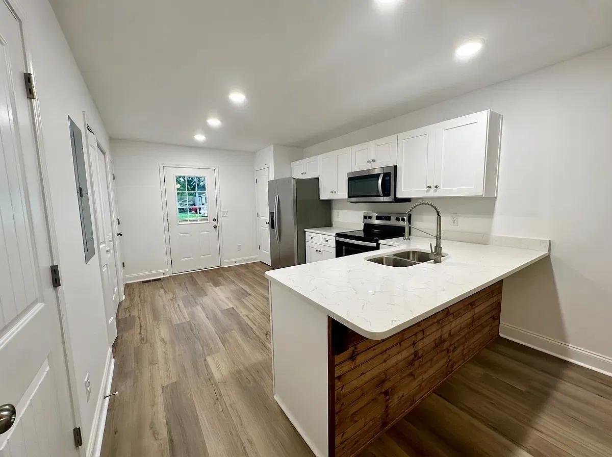 2 bed, 1.5 bath, 900 sqft, $1,400 — Photo 4