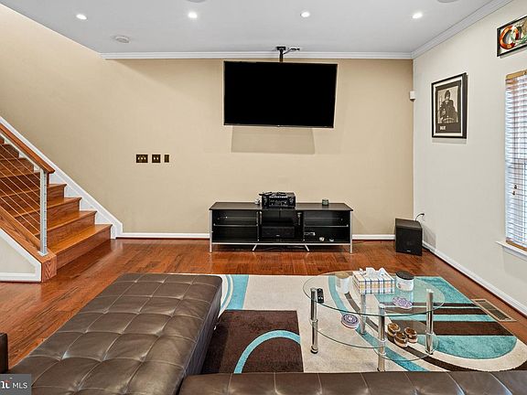 4th image of 2094 Streamway Ct