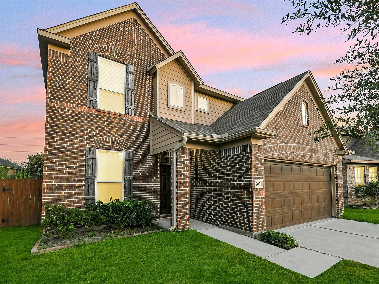 4 bed, 2.5 bath, 2791 sqft, $2,450 — Photo 2