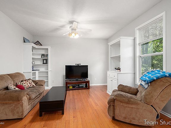 3rd image of 5469 Boxwood Ct SE