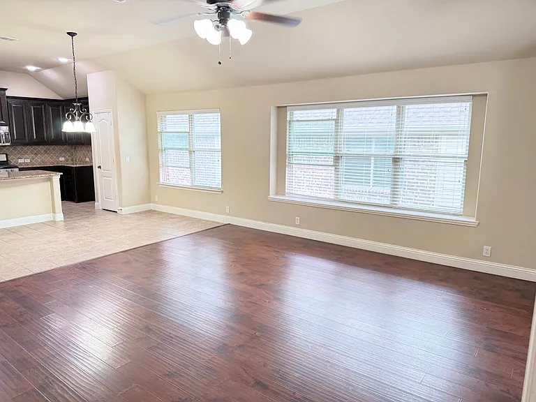 1114 Haskell Dr — Photo 13