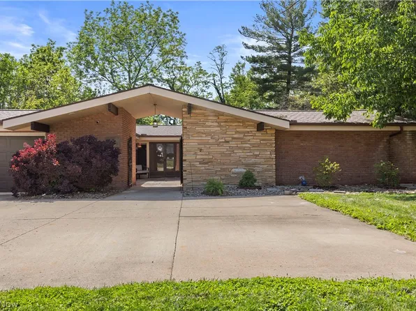 161 Canterbury Rd, Elyria, OH 44035