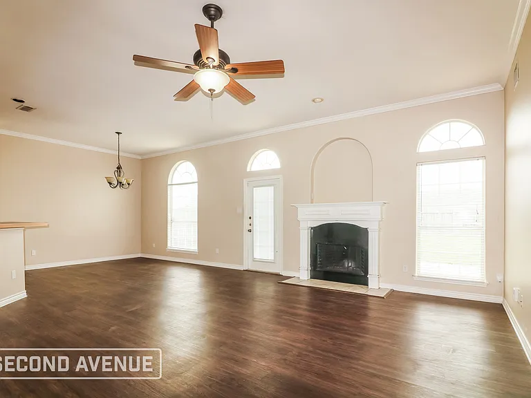2422 Luzius Dr — Photo 5