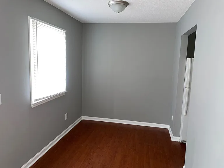 576 Tate St — Photo 12