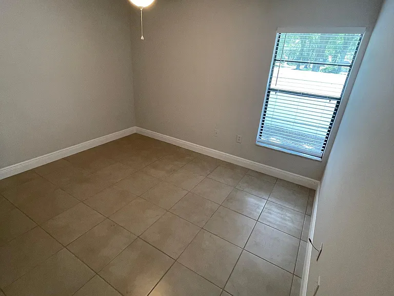 1916 Crystal Grove Dr — Photo 8