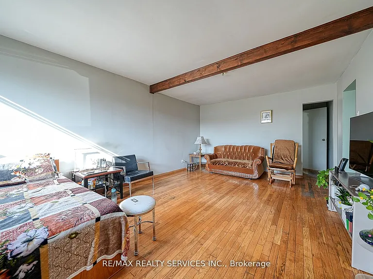 24 Norlan Ave — Photo 8