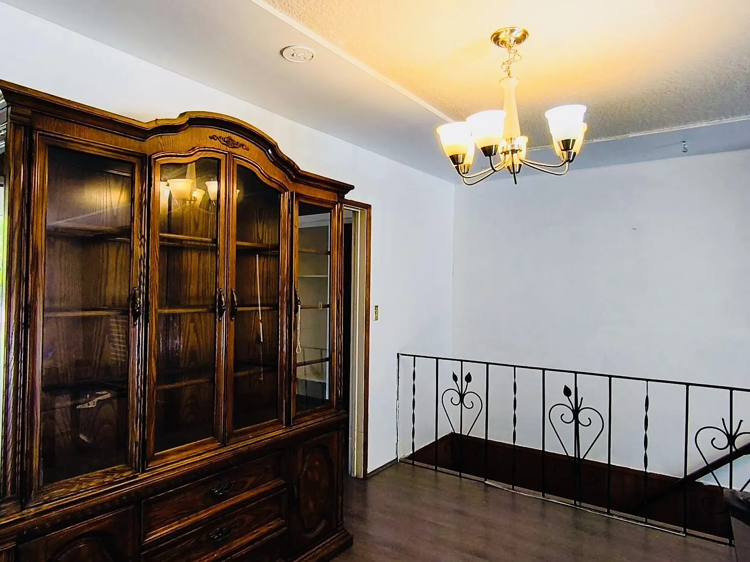 5 bed, 2229 sqft, $3,300 — Photo 3