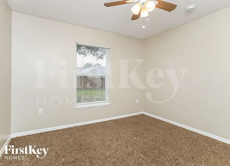 205 Tiffany Ct — Photo 12