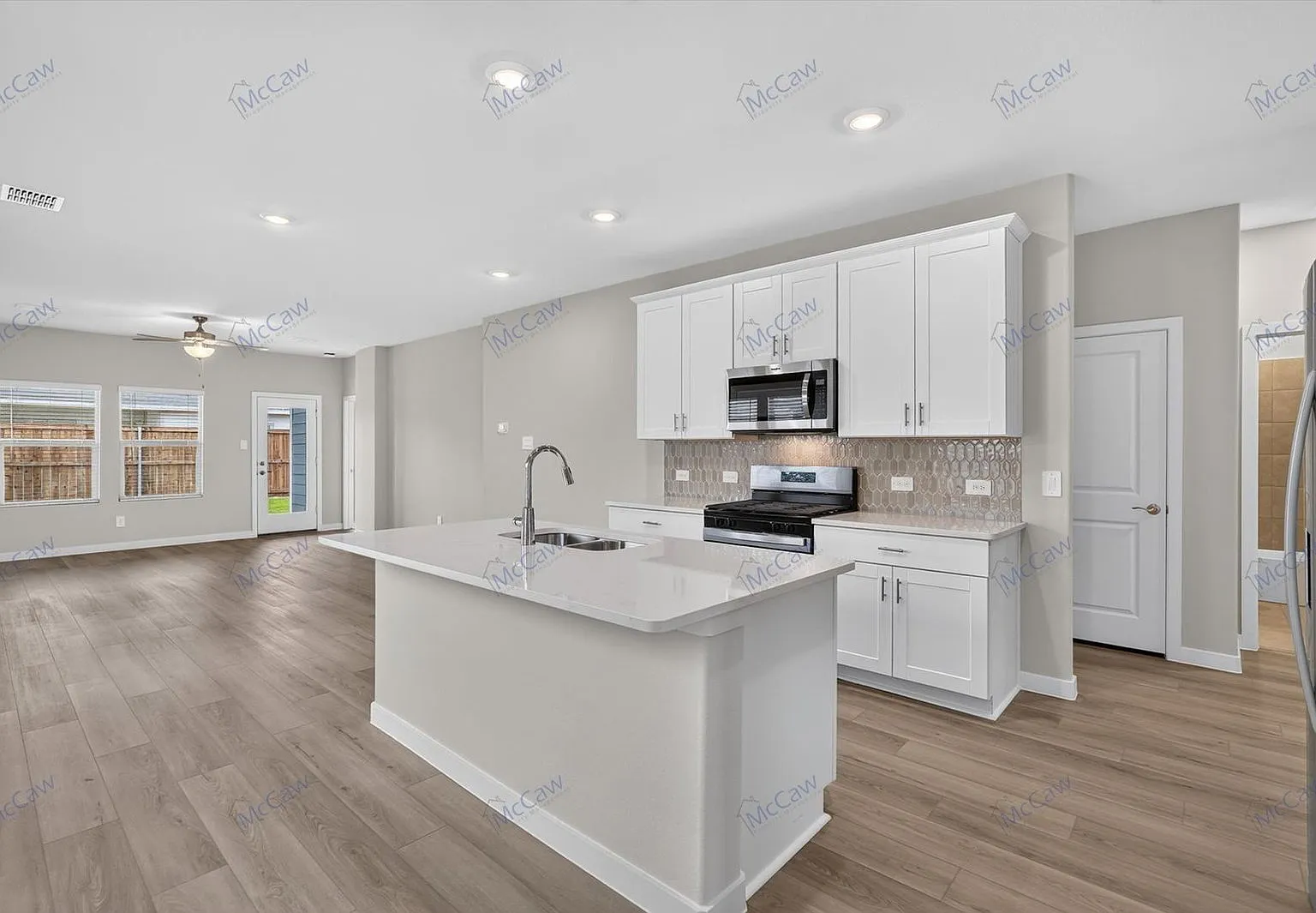 4 bed, 2.0 bath, 1550 sqft, $1,950 — Photo 2