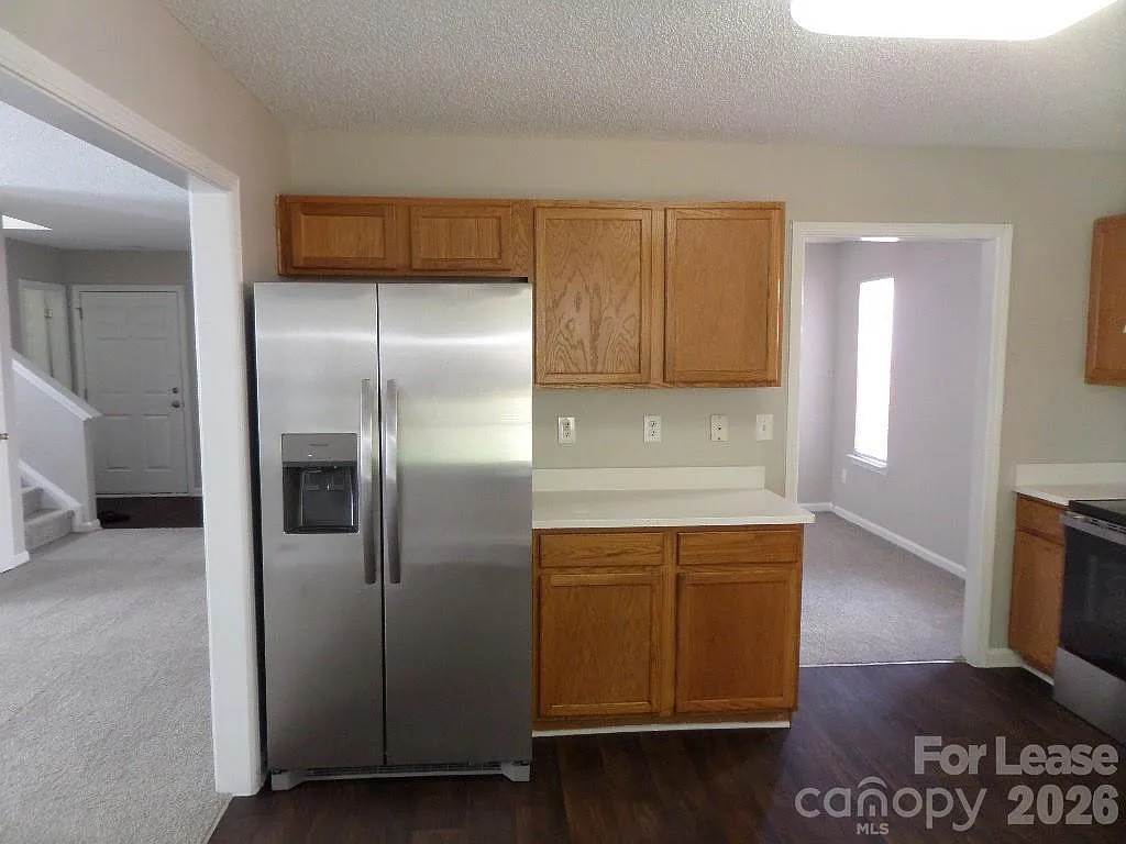 4 bed, 2.5 bath, $2,500 — Photo 4
