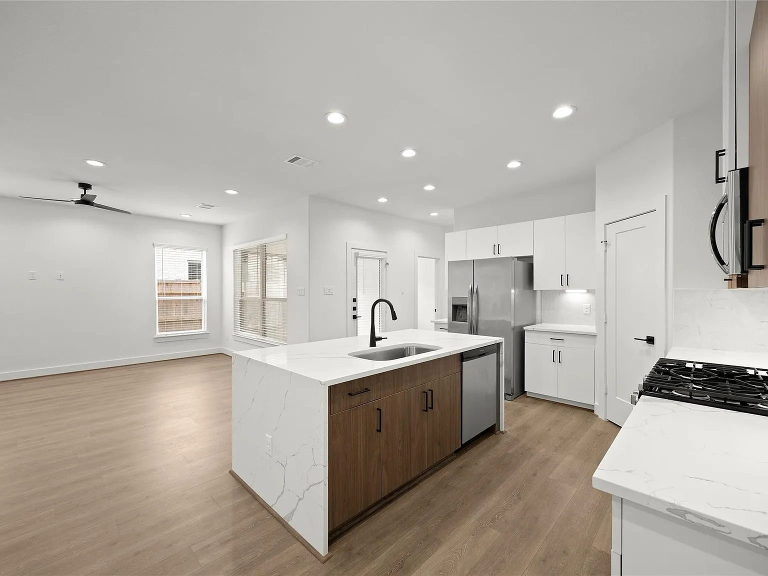 4 bed, 2.0 bath, 1604 sqft, $2,745 — Photo 4