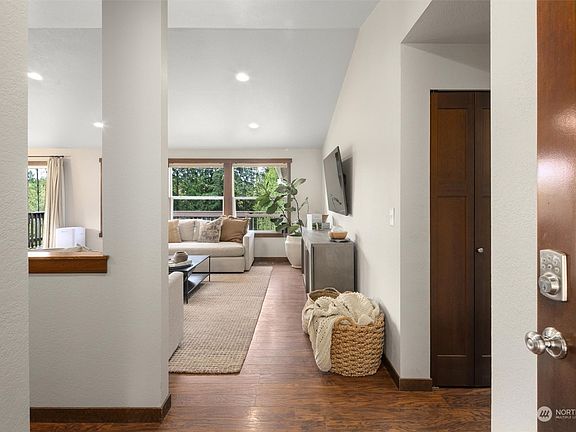 4th image of 2518 157th Avenue SE