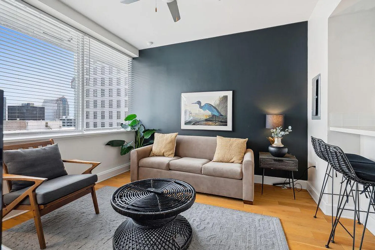 1 bed, 1.0 bath, 721 sqft, $4,578 — Photo 2
