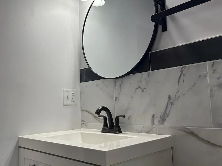 Master full bathroom