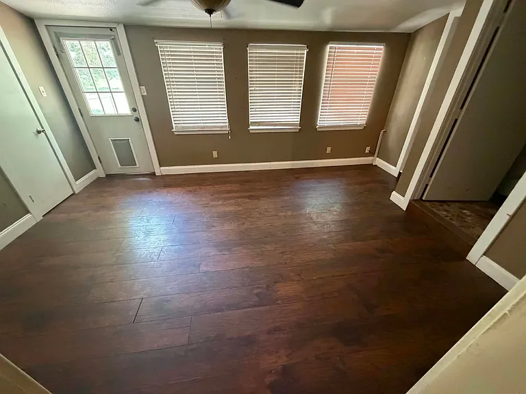 Extra Living Area / Den
