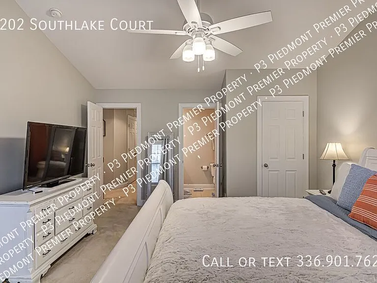 1202 Southlake Ct — Photo 4