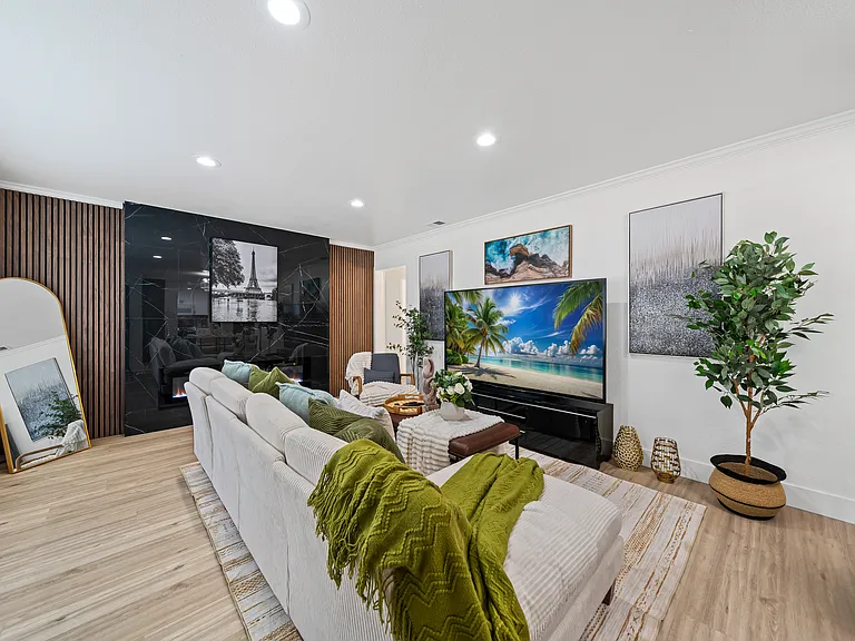 606 S Sunshine Ave — Photo 19