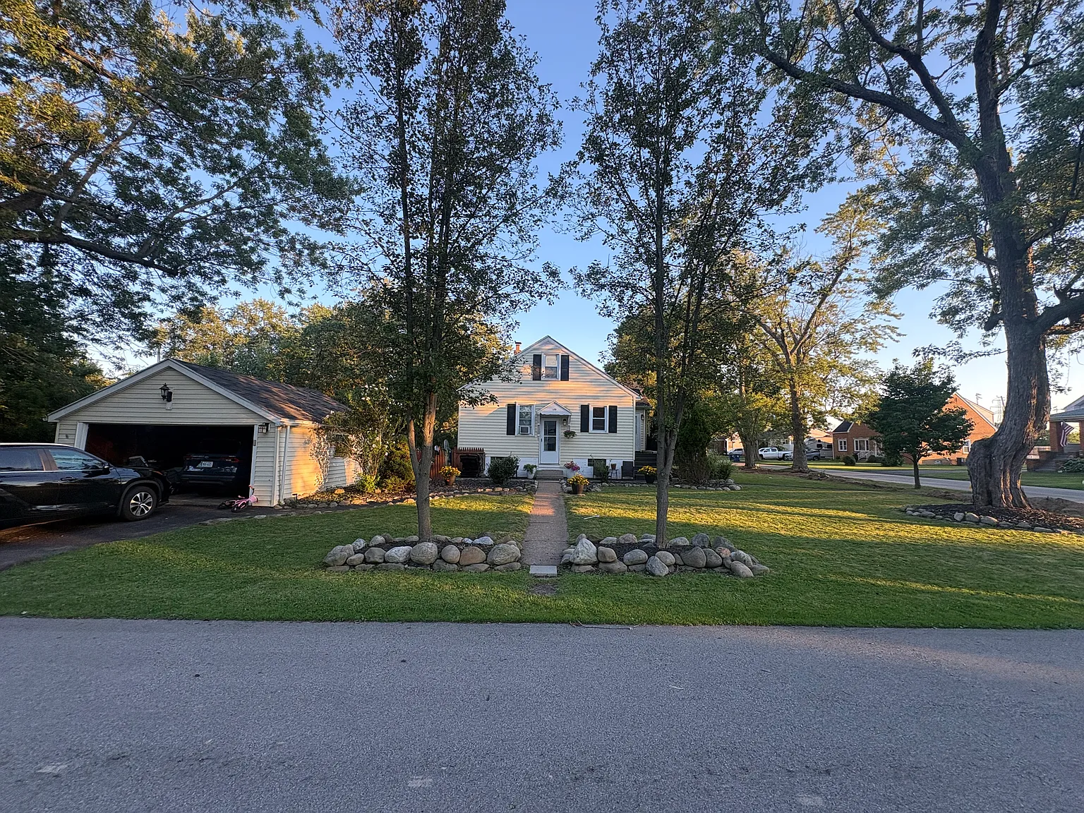 3 bed, 1.5 bath, 1254 sqft, $2,450 — Photo 2