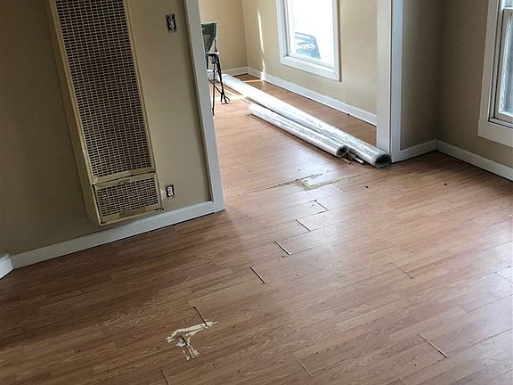 3rd image of 520 W Walnut Ave