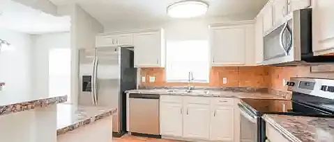 2402 Knightsbridge Blvd — Photo 7
