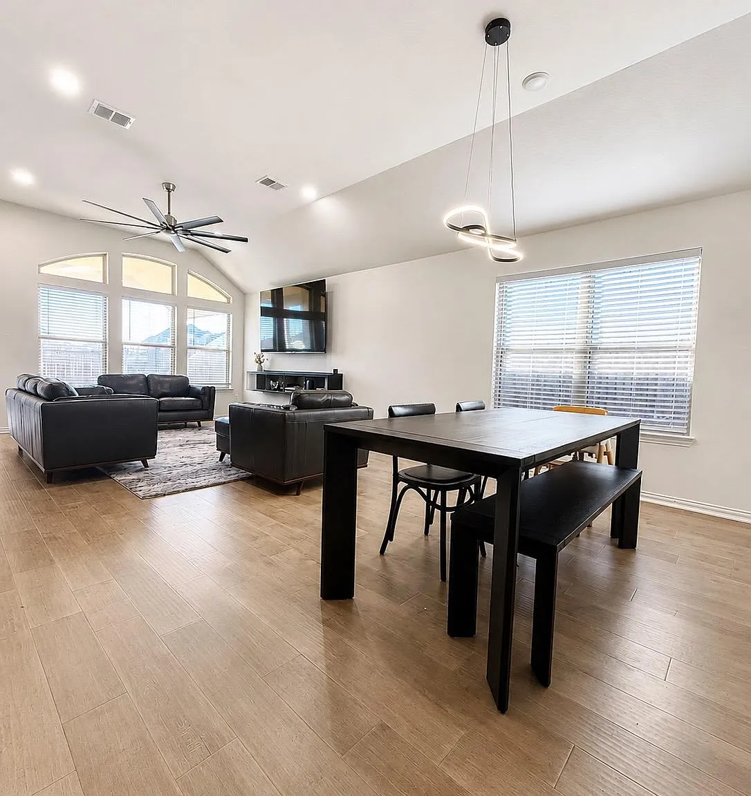 4 bed, 3.0 bath, 2170 sqft, $2,000 — Photo 3