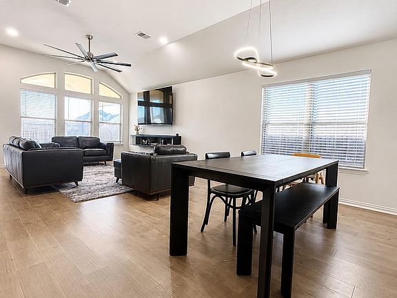 4th image of 384 Biscayne Bay Bnd