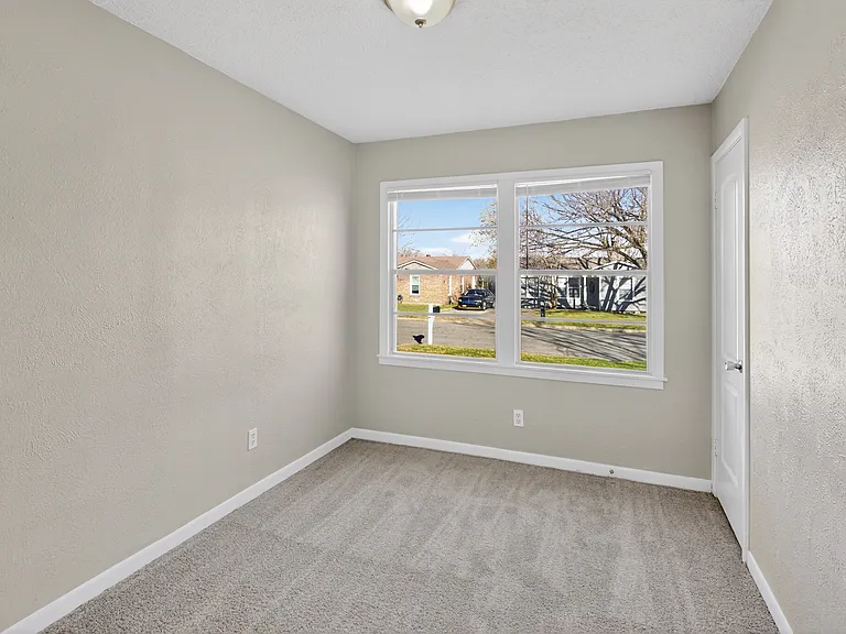 701 Harrison Ln — Photo 16