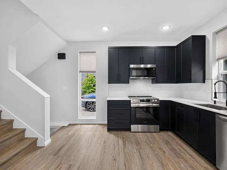1472 21st Ave — Photo 24