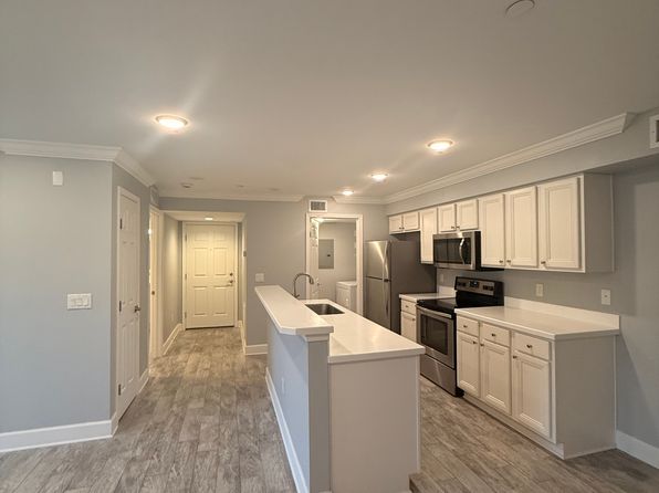 100 Boardwalk Dr APT 824