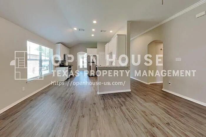 8307 Silver Lure Dr — Photo 3