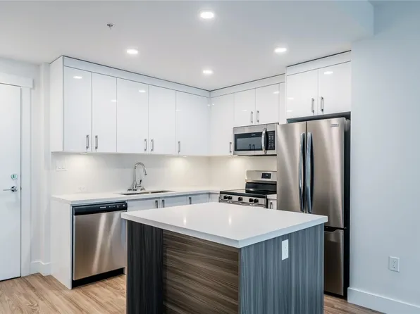 6320 Sentinal Dr #407, Nanaimo, BC V9V 1W4