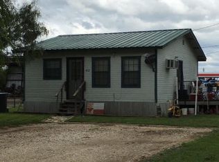 412 W Daniel St, Uvalde, TX 78801
