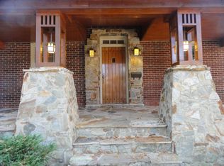 819 Henley Pl, Charlotte, NC 28207