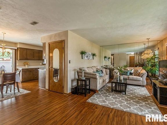 4th image of 920 28th Ave